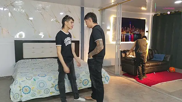 Voyeurism_guyssのウェブカメラショー