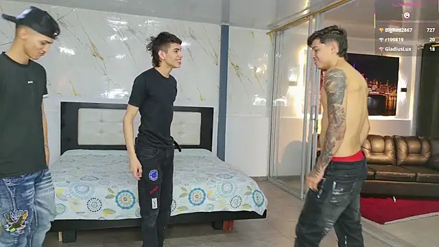 Voyeurism_guyss Show in webcam