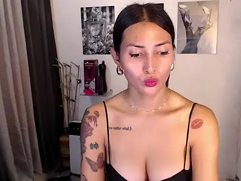 queen_alicemore Pertunjukan Webcam