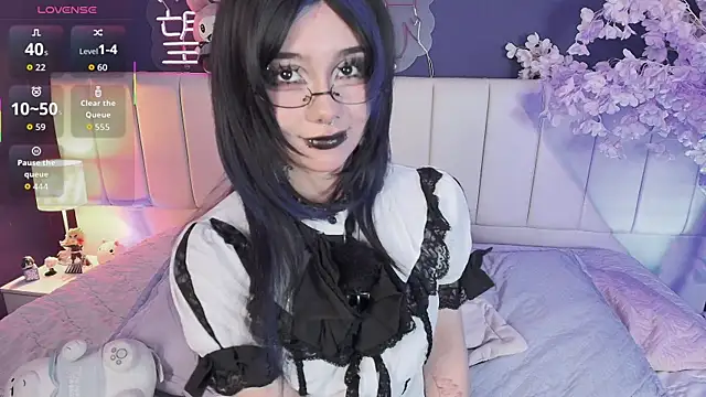 Shizuko_ Show in webcam