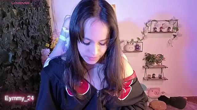 Eymmy_24's Live Chat Room