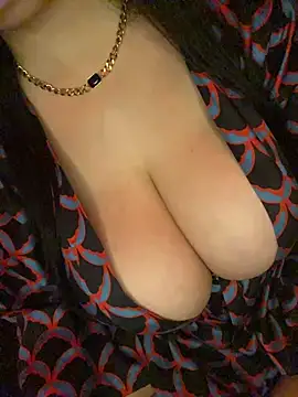 Bootyful_boobs Adlı Modelin Canlı XXX Sohbeti