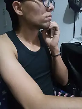 Naughty_Boy13 webkamerás műsora