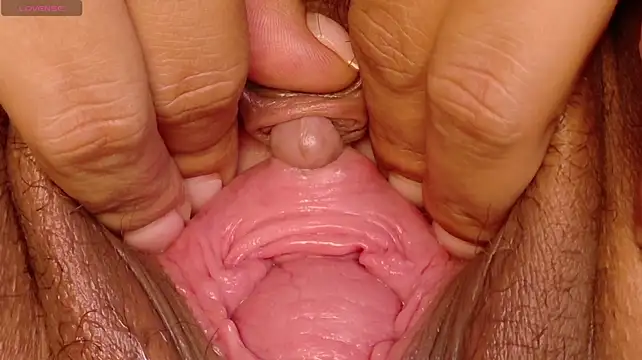 naughtypussydirtyxx élő XXX-chatje