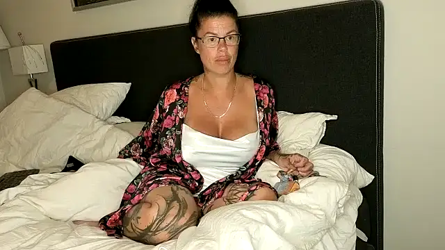 sexygilf82 webcam show