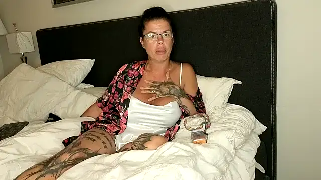 sexygilf82 webcam show