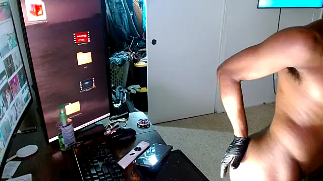 הופעת וובקאם של Gl0vedL0ver
