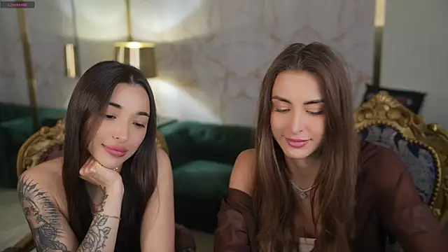 Luna_secretgirl: διαδικτυακό σόου στην κάμερα