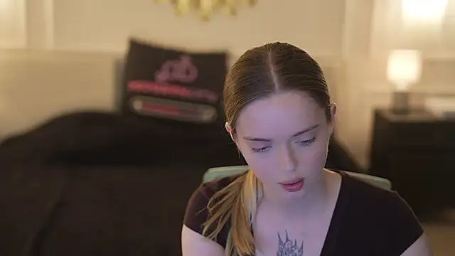 Show modela Luna_secretgirl na web-kameri