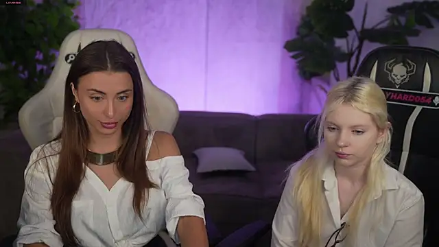 Luna_secretgirl Show in webcam