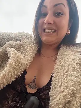 VeuveNoiire Show in webcam