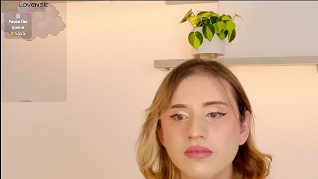 הופעת וובקאם של seraphine_star