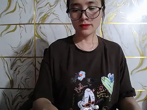Pokazy przed kamerką – Lyzizi_lovely09