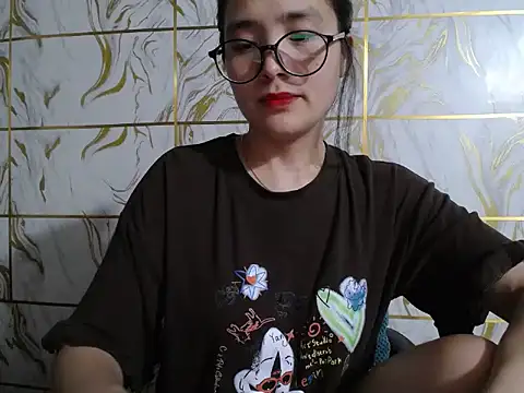 Show de Lyzizi_lovely09 na webcam