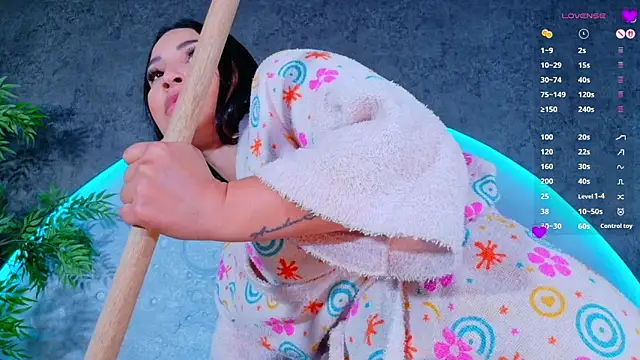 ReinaChloe's Live XXX Chat