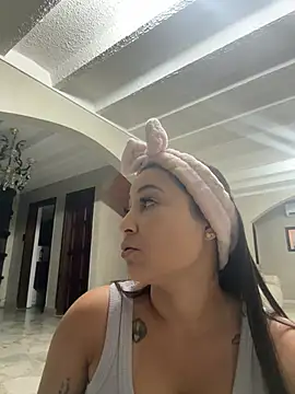 ReinaChloe live XXX chat