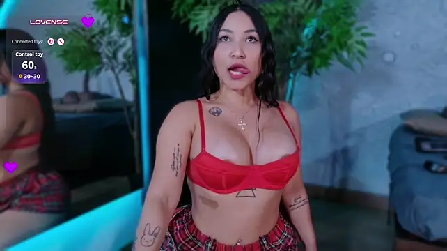 ReinaChloe's Webcam Show