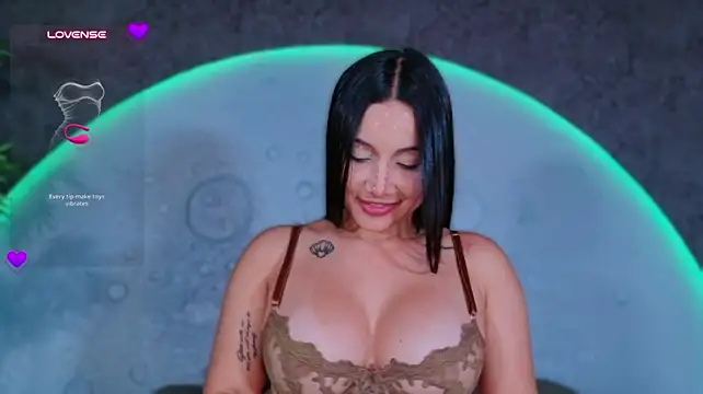 ReinaChloe 现场XXX聊天