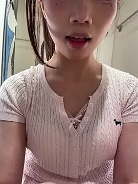 Yiyi-707's Webcam Show