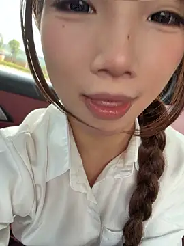 Yiyi-707 在線直播表演