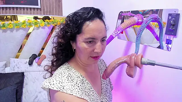 Chat +18 de Luna_Naughty1 ao vivo