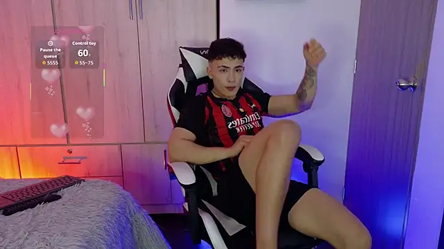 Show modela Saimonvela na web-kameri