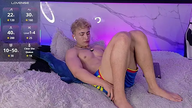 Show modela Saimonvela na web-kameri