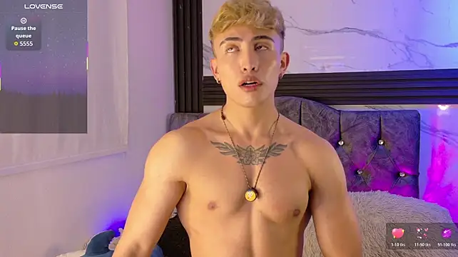 Show modela Saimonvela na web-kameri