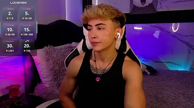Show modela Saimonvela na web-kameri