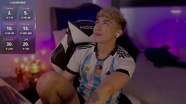 Show modela Saimonvela na web-kameri