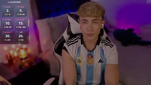 Show modela Saimonvela na web-kameri
