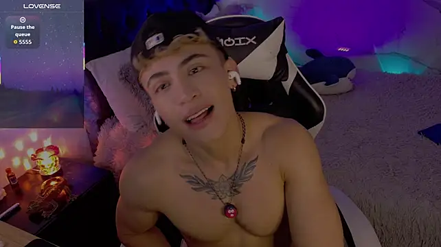 Show modela Saimonvela na web-kameri