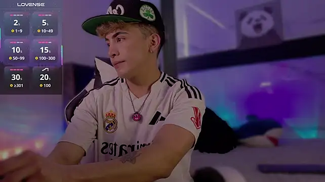 Show modela Saimonvela na web-kameri