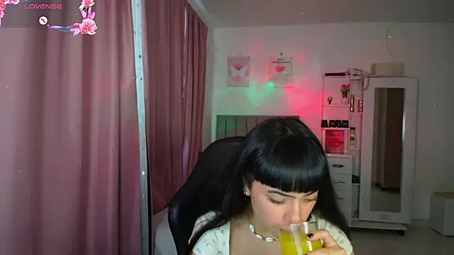 Онлайн чат XXX violetta_blackk