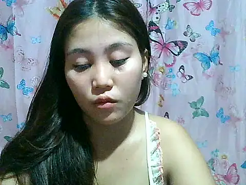 Show modela SexyAsianPussy4u na web-kameri