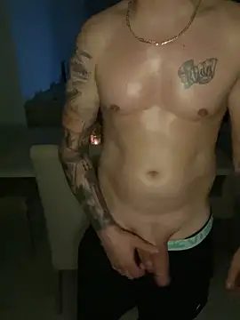 mikacapoupa: διαδικτυακό σόου στην κάμερα