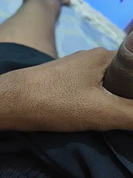 Curvy_Cock-69 网络视讯表演