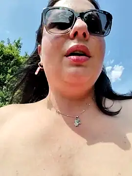 MiraCaramel Show in webcam