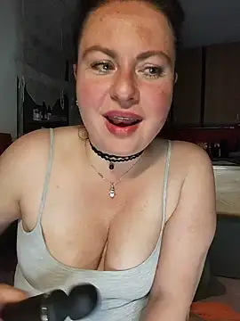 MiraCaramel's Webcam Show