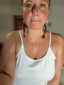 MiraCaramel's Webcam Show