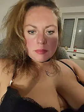 MiraCaramel – Naživo XXX chat