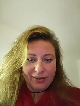 XXX chat uživo modela MiraCaramel