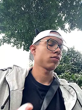 Pokazy przed kamerką – Andres_boy252