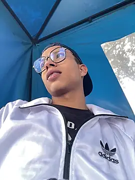 הופעת וובקאם של Andres_boy252