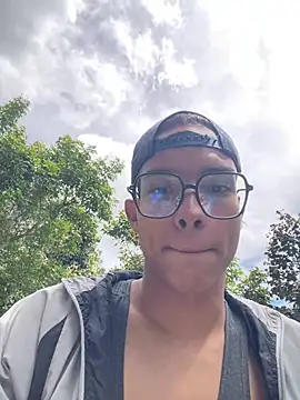 Pokazy przed kamerką – Andres_boy252