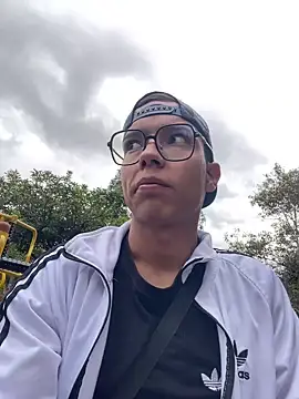 הופעת וובקאם של Andres_boy252