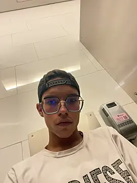 Andres_boy252のウェブカメラショー