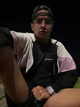 Pokazy przed kamerką – Andres_boy252
