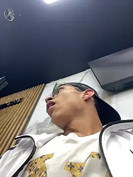 Andres_boy252 Шоу с уебкамера