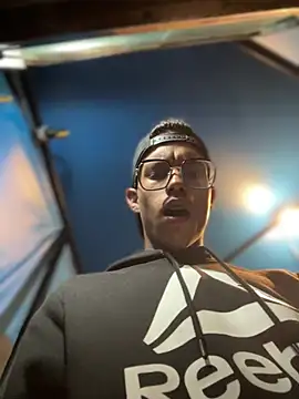 Pokazy przed kamerką – Andres_boy252